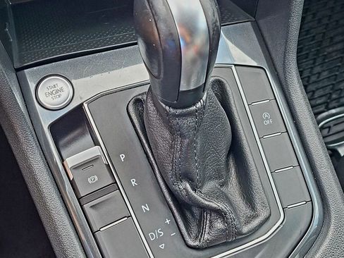Used 2020 Volkswagen Tiguan SE FWD image 19