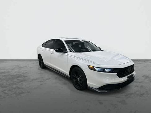 Used 2025 Honda Accord SE image 6