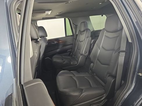 Used 2019 Cadillac Escalade Premium Luxury AWD/4WD image 28