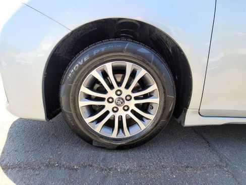 Used 2019 Toyota Sienna XLE FWD image 31