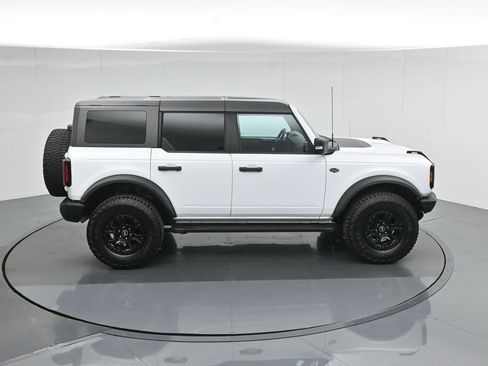 Used 2022 Ford Bronco Wildtrak image 38