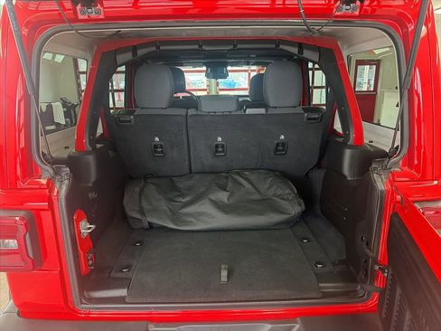 Certified 2025 Jeep Wrangler Unlimited Sahara image 22