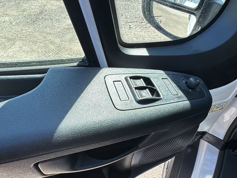 Used 2025 RAM ProMaster 2500 w/ Convenience Group image 12