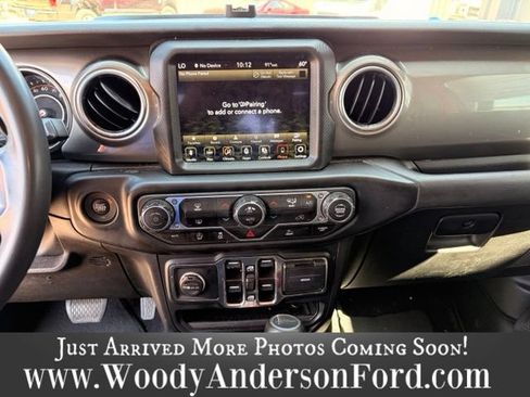 Used 2023 Jeep Gladiator Overland AWD/4WD image 11