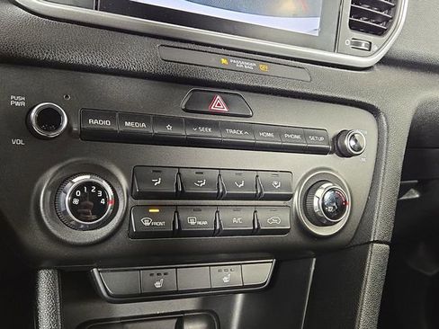 Certified 2020 Kia Sportage S image 21