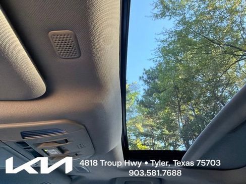 Used 2020 Toyota Highlander XLE FWD image 24