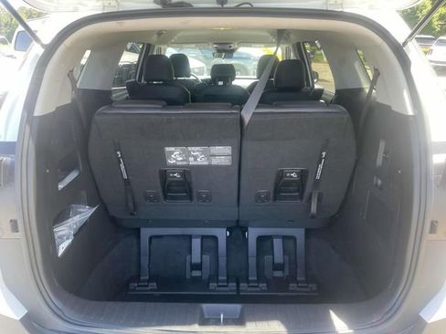 Used 2025 Kia Carnival FWD image 19
