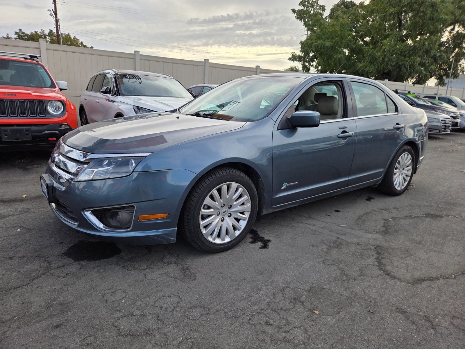 Used 2012 Ford Fusion Hybrid FWD image 1