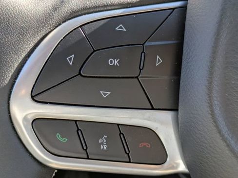 Used 2024 Chrysler Pacifica Limited image 25