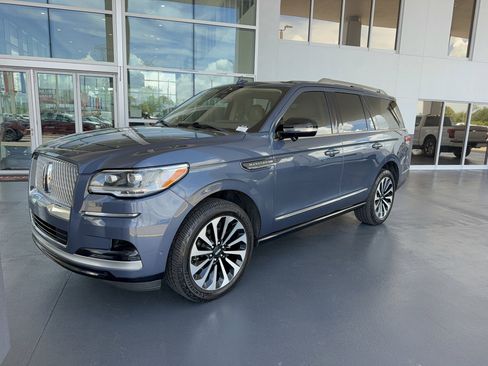 Used 2022 Lincoln Navigator Reserve AWD/4WD image 2