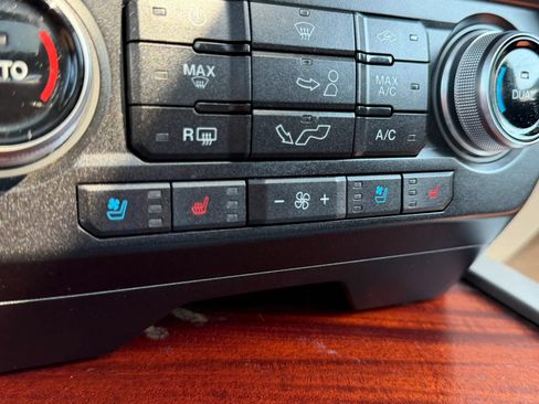 Used 2019 Ford F150 King Ranch w/ Equipment Group 601A Luxury AWD/4WD image 46