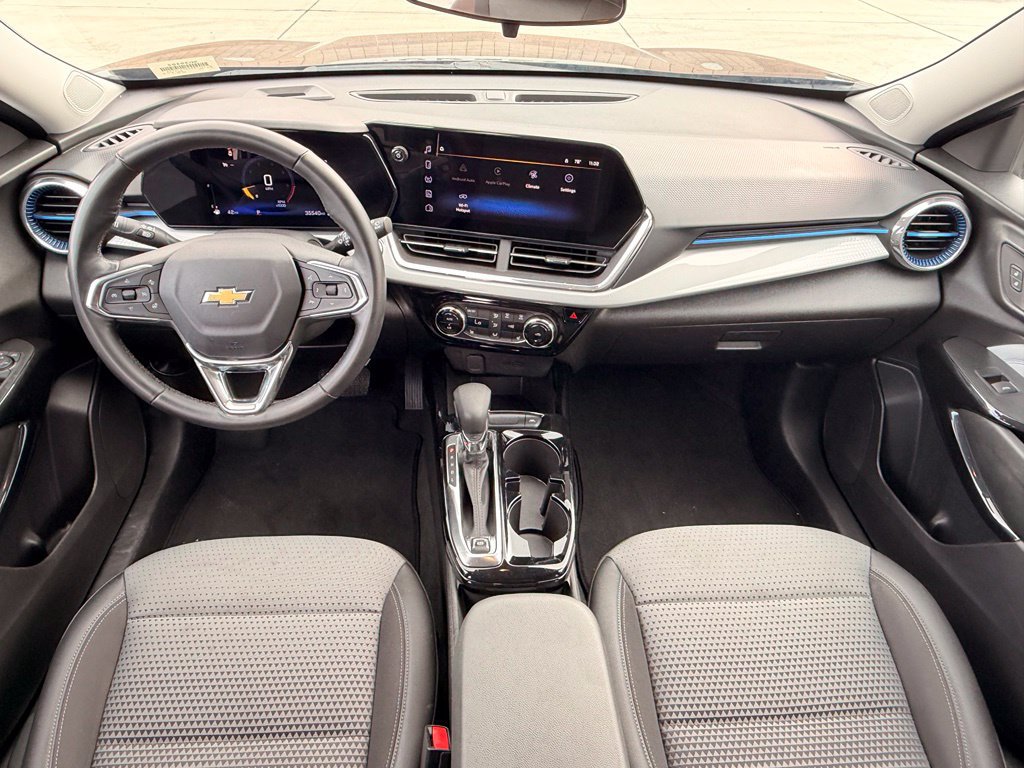 Used 2025 Chevrolet Trax LT w/ LT Convenience Package FWD image 13