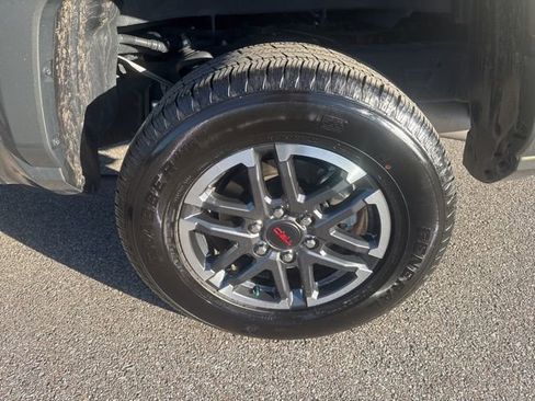 Used 2025 Toyota Tacoma TRD Sport image 12