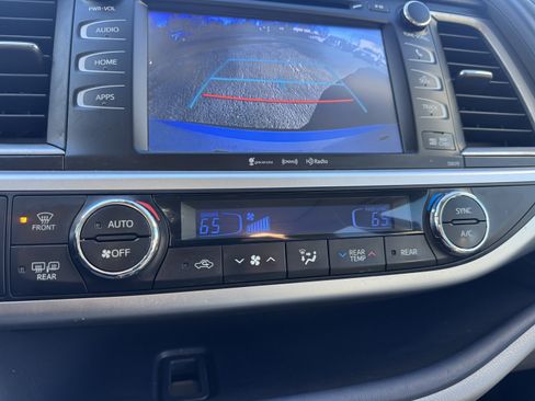 Certified 2018 Toyota Highlander XLE image 27