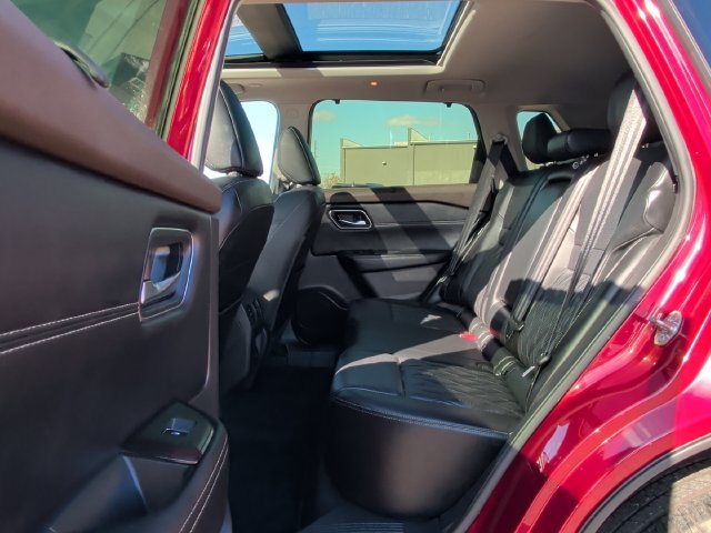 Used 2023 Nissan Rogue Platinum w/ Platinum Premium Package AWD/4WD image 24