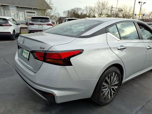 Used 2024 Nissan Altima 2.5 SV FWD image 5