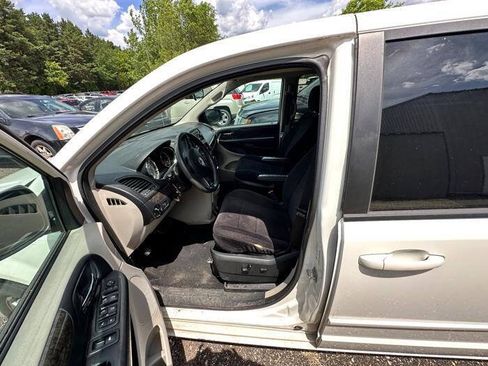 Used 2011 Dodge Grand Caravan Mainstreet w/ PWR Convenience Group FWD image 21