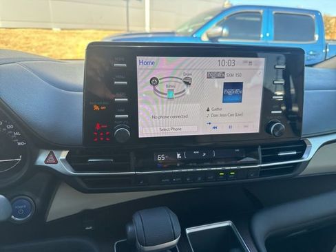 Used 2021 Toyota Sienna XLE image 13