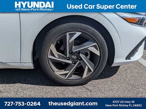 Used 2025 Hyundai Elantra Sport image 5