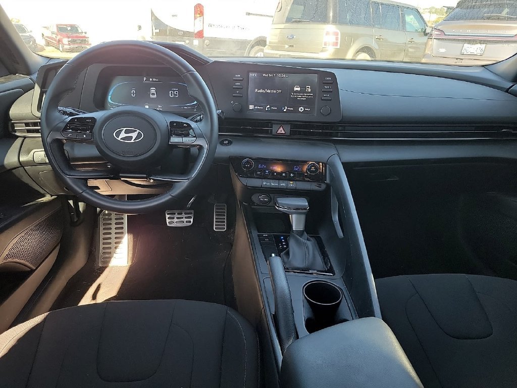 Used 2025 Hyundai Elantra Sport FWD image 10