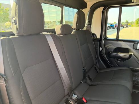 Used 2023 Jeep Gladiator Sport AWD/4WD image 37