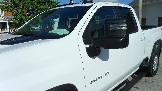 Used 2024 Chevrolet Silverado 2500 LT w/ Convenience Package AWD/4WD image 4