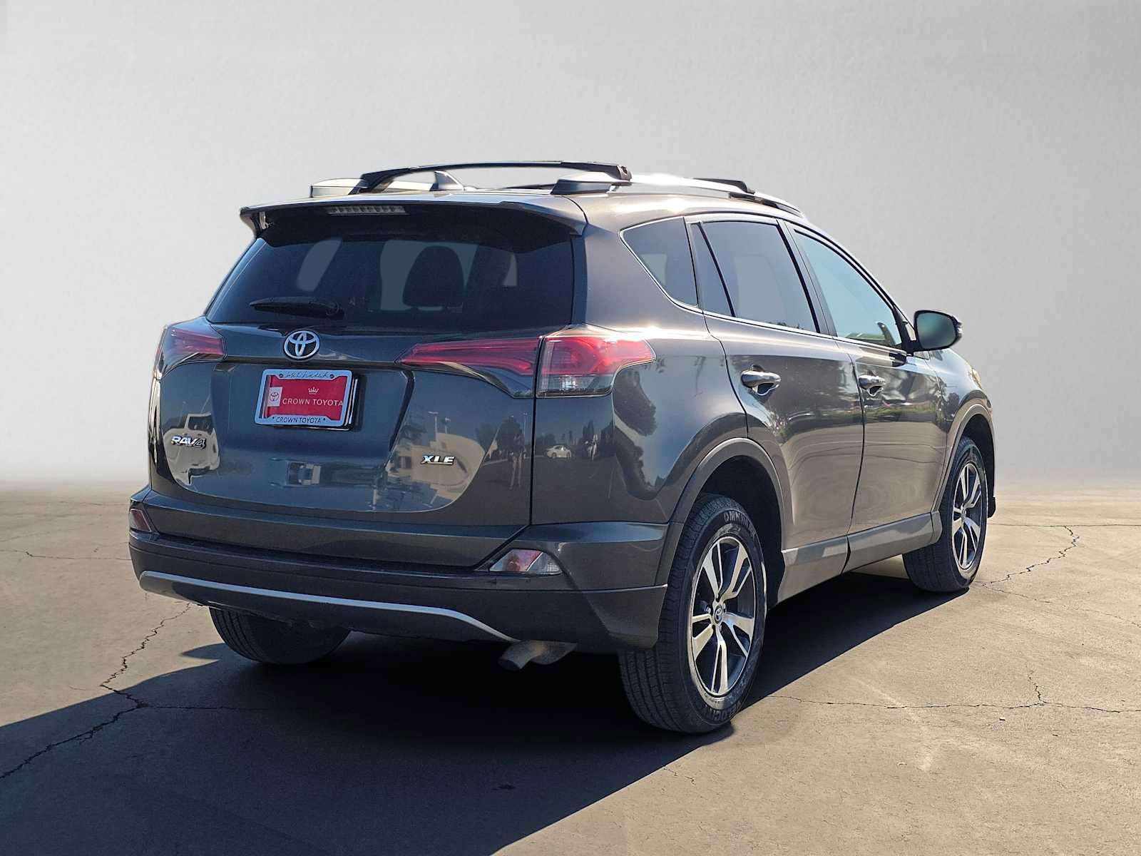 Used 2018 Toyota RAV4 XLE FWD image 3