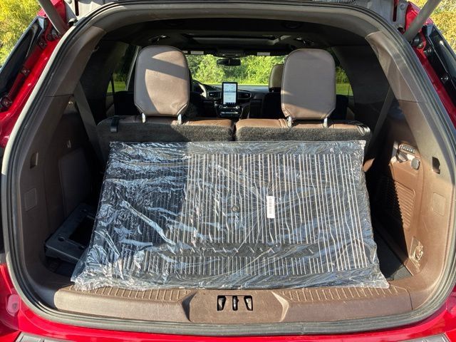 Used 2022 Ford Explorer King Ranch w/ Class IV Trailer Tow Package AWD/4WD image 17