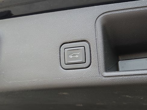 Certified 2023 GMC Terrain SLE w/ Driver Convenience Package AWD/4WD image 29