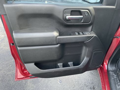 Used 2020 Chevrolet Silverado 1500 Custom w/ Custom Value Package image 12