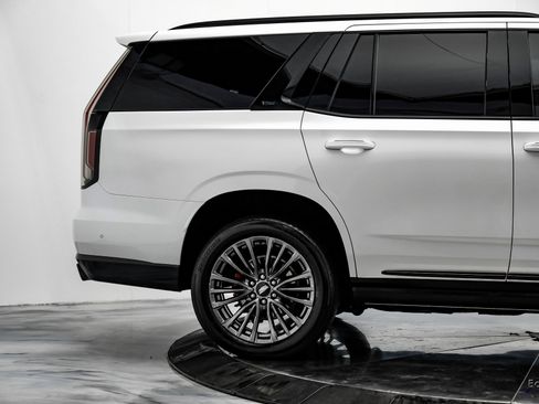 Used 2023 Cadillac Escalade V image 17