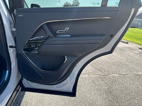 New 2025 Land Rover Range Rover Sport SE image 17