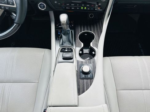 Used 2019 Lexus RX 450h AWD image 24