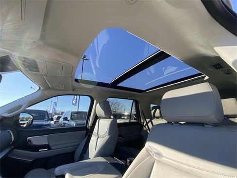 New 2025 Ford Expedition Active image 34