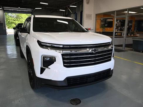 New 2026 Chevrolet Traverse LT w/ Driver Confidence Package FWD image 3
