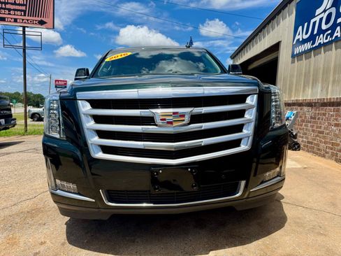 Used 2016 Cadillac Escalade Luxury AWD/4WD image 3