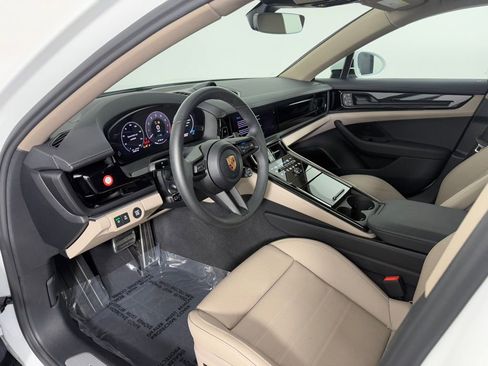 Certified 2025 Porsche Panamera 4 image 4