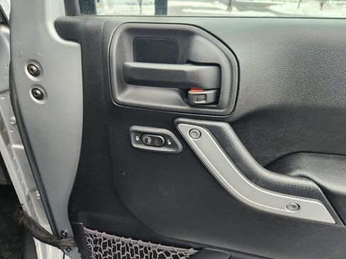 Used 2015 Jeep Wrangler Unlimited Sahara w/ Connectivity Group image 13