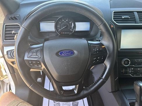 Used 2016 Ford Explorer XLT w/ Equipment Group 201A AWD/4WD image 5