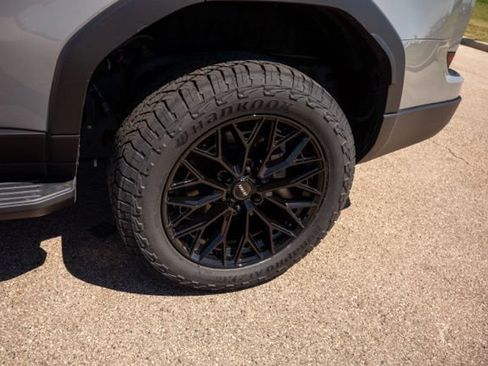 Used 2024 Lexus GX 550 AWD/4WD image 9