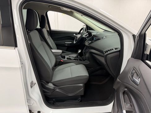 Used 2019 Ford Escape SE image 9