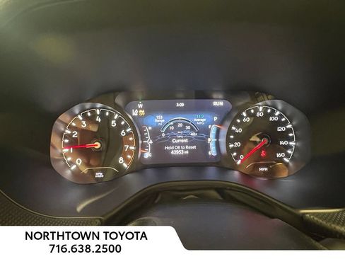 Used 2024 Jeep Compass Trailhawk AWD/4WD image 9
