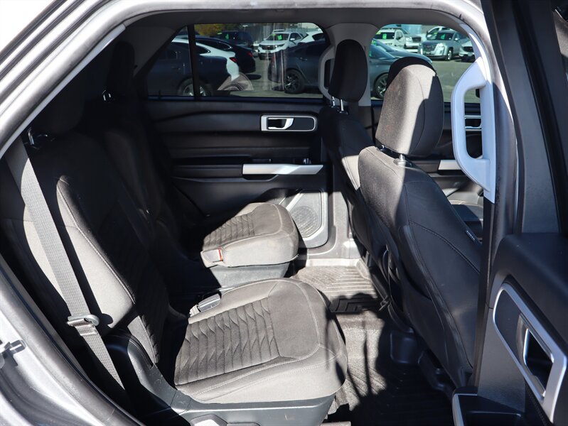 Used 2021 Ford Explorer XLT AWD/4WD image 16