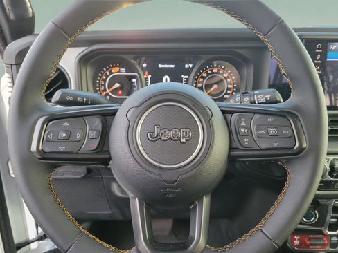 Used 2025 Jeep Wrangler Unlimited Sport AWD/4WD image 15