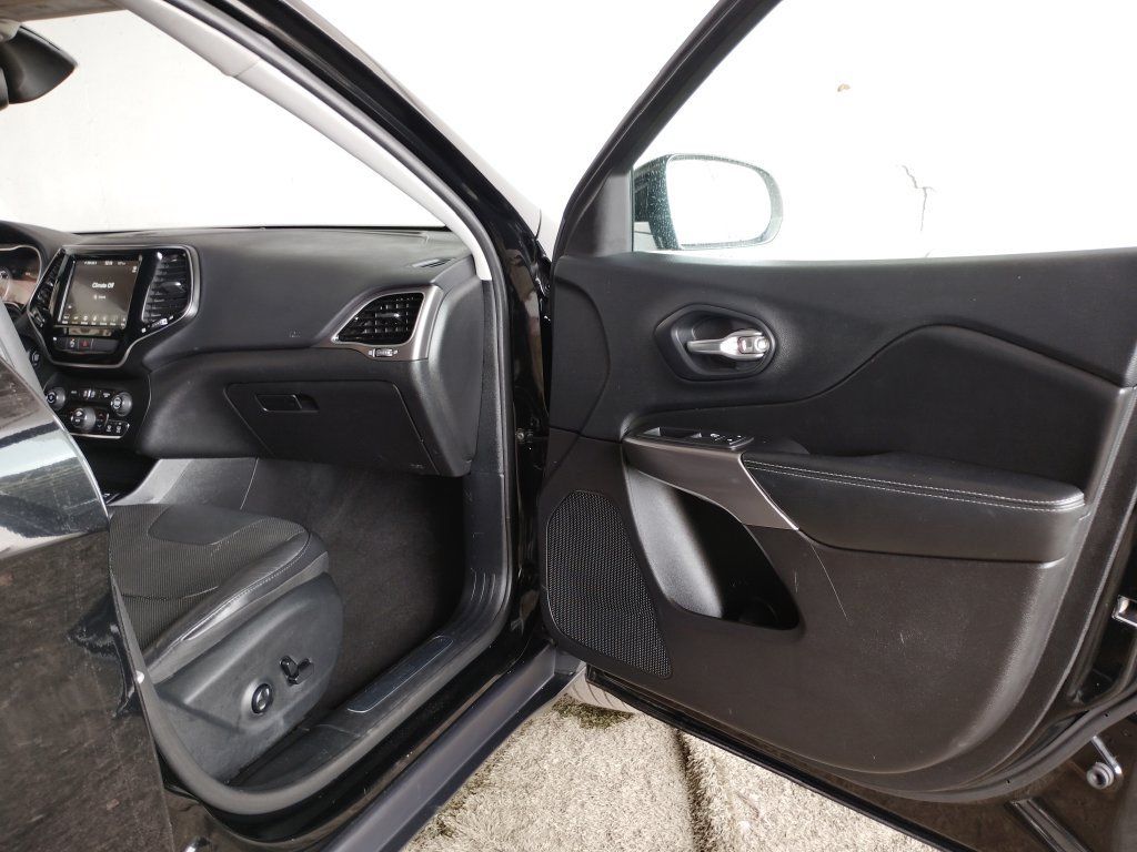 Used 2020 Jeep Cherokee Limited AWD/4WD image 8