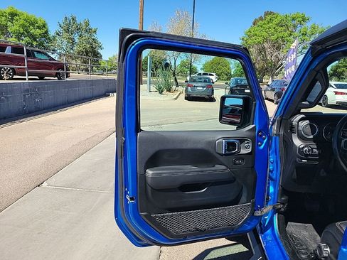 Used 2020 Jeep Gladiator Overland image 12