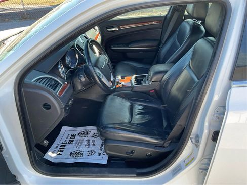 Used 2014 Chrysler 300 image 9