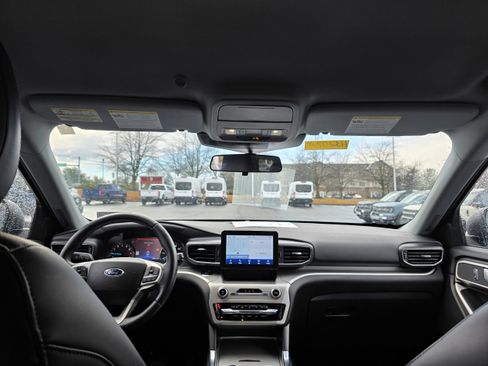 Certified 2022 Ford Explorer XLT w/ Equipment Group 202A image 12