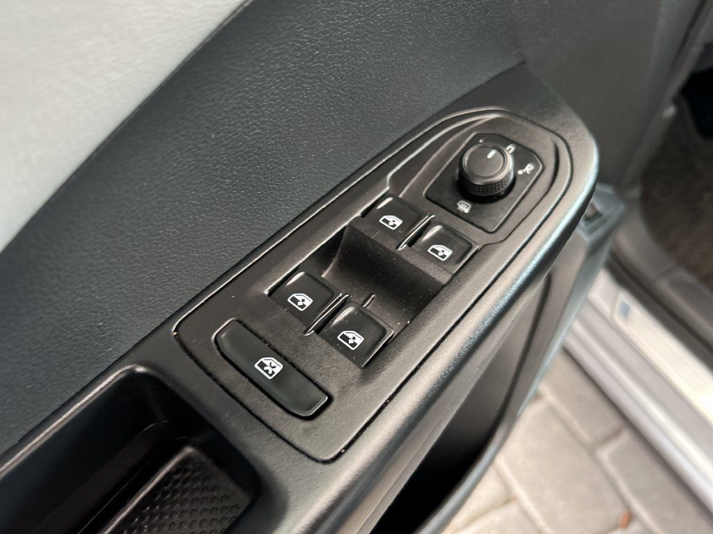Certified 2023 Volkswagen Taos SE FWD image 10