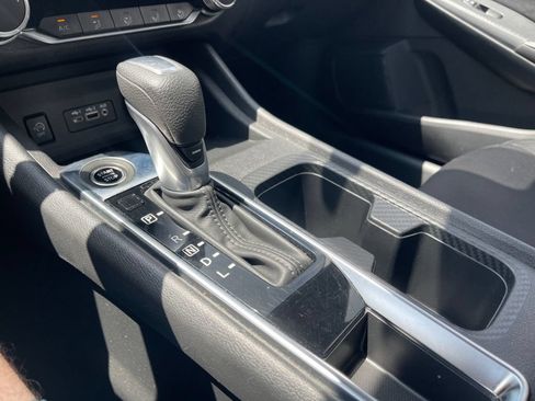 Used 2025 Nissan Sentra SV FWD image 17